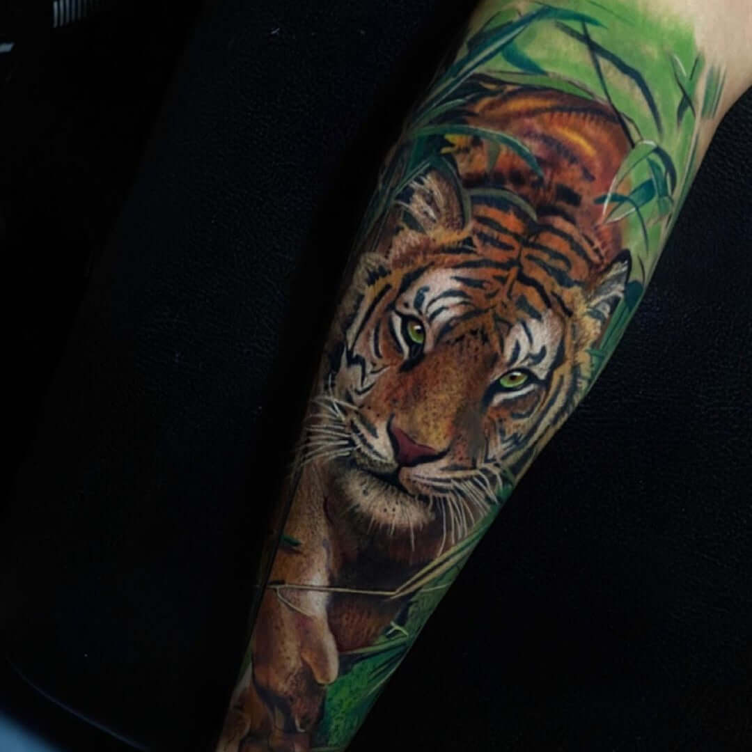 Colorful animal tattoo of a tiger in underbrush with Emalla Eliot Cartridge Needles 