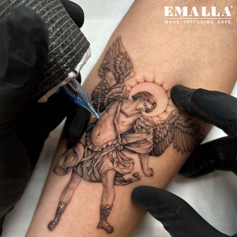 EMALLA Pro Team tattooist is tattooing with EMALLA ELIOT Tattoo Cartridge Needles Round Shader